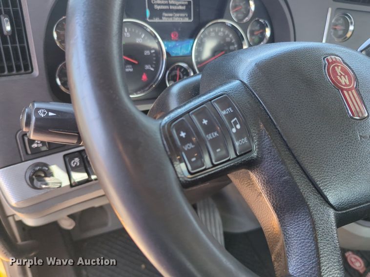 image for item NG9818 2020 Kenworth  T680 semi truck