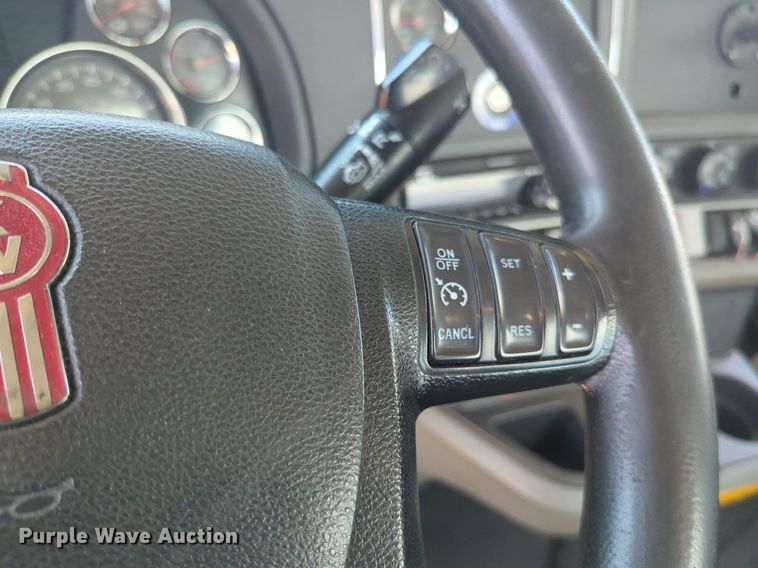 image for item NG9818 2020 Kenworth  T680 semi truck