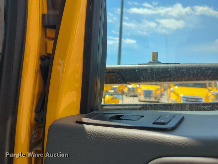 image for item NG9818 2020 Kenworth  T680 semi truck