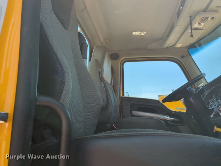 image for item NG9818 2020 Kenworth  T680 semi truck