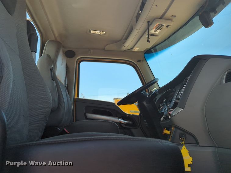 image for item NG9818 2020 Kenworth  T680 semi truck