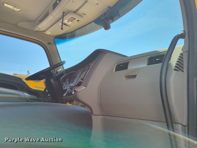 image for item NG9818 2020 Kenworth  T680 semi truck