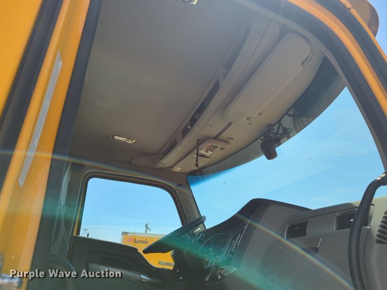 image for item NG9818 2020 Kenworth  T680 semi truck