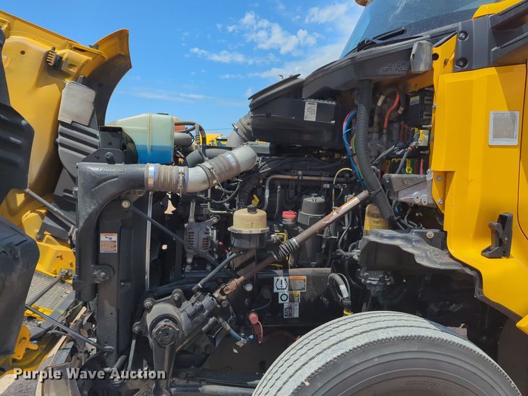 image for item NG9818 2020 Kenworth  T680 semi truck