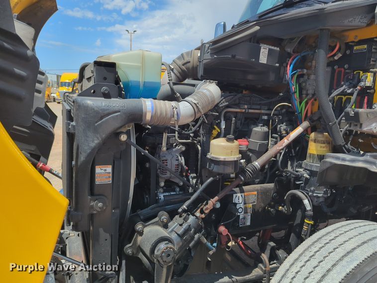 image for item NG9818 2020 Kenworth  T680 semi truck