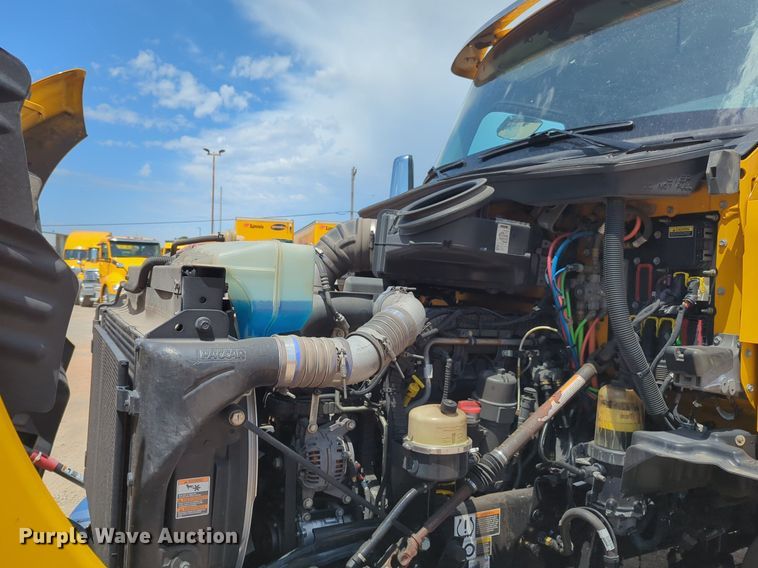 image for item NG9818 2020 Kenworth  T680 semi truck