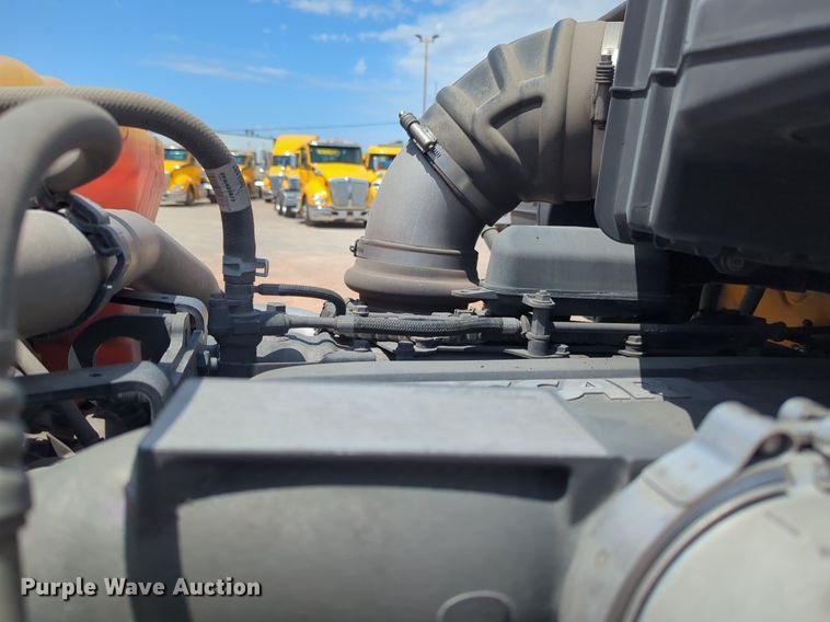 image for item NG9818 2020 Kenworth  T680 semi truck