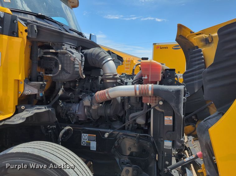 image for item NG9818 2020 Kenworth  T680 semi truck