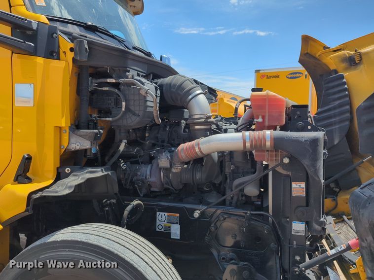 image for item NG9818 2020 Kenworth  T680 semi truck