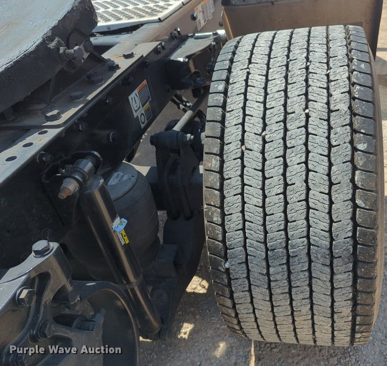 image for item NG9818 2020 Kenworth  T680 semi truck