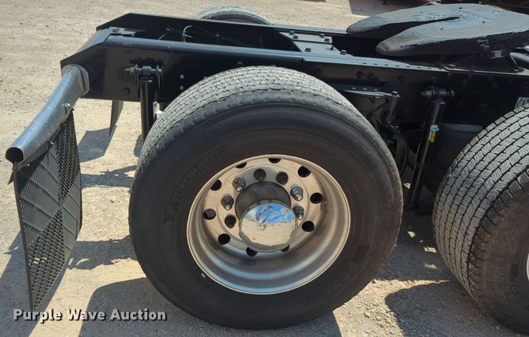 image for item NG9818 2020 Kenworth  T680 semi truck