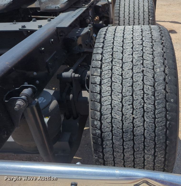 image for item NG9818 2020 Kenworth  T680 semi truck