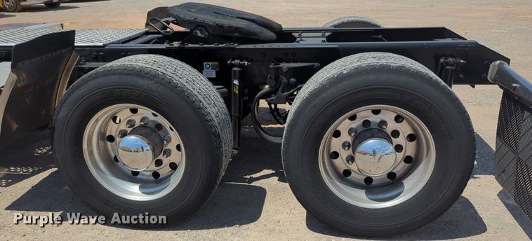 image for item NG9818 2020 Kenworth  T680 semi truck