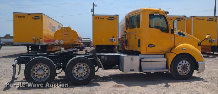 image for item NG9819 2020 Kenworth  T680 semi truck