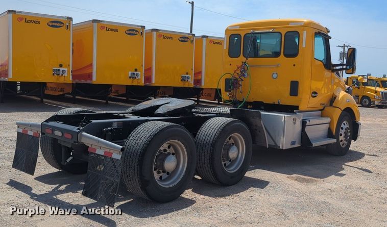 image for item NG9819 2020 Kenworth  T680 semi truck