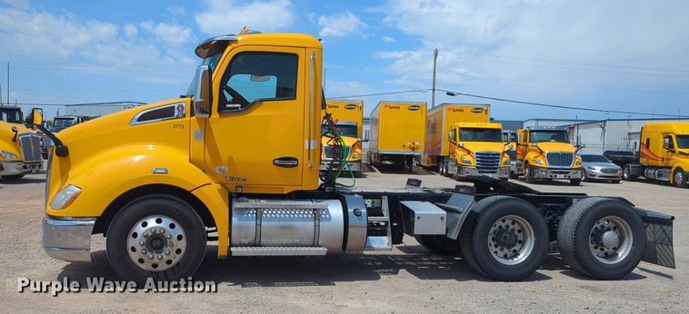 image for item NG9819 2020 Kenworth  T680 semi truck