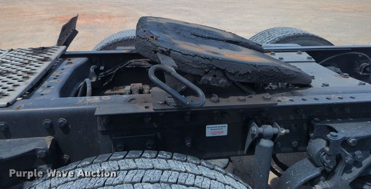 image for item NG9819 2020 Kenworth  T680 semi truck