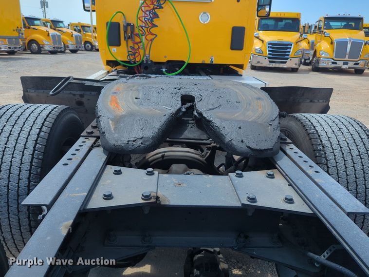 image for item NG9819 2020 Kenworth  T680 semi truck