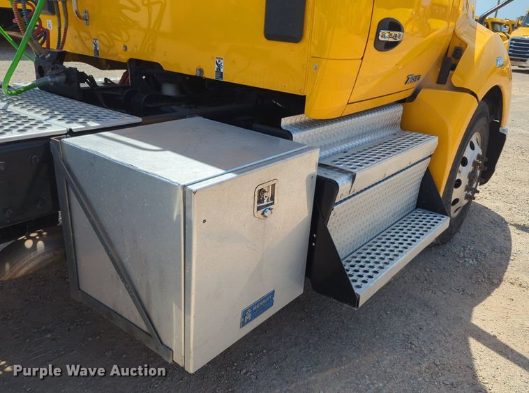 image for item NG9819 2020 Kenworth  T680 semi truck