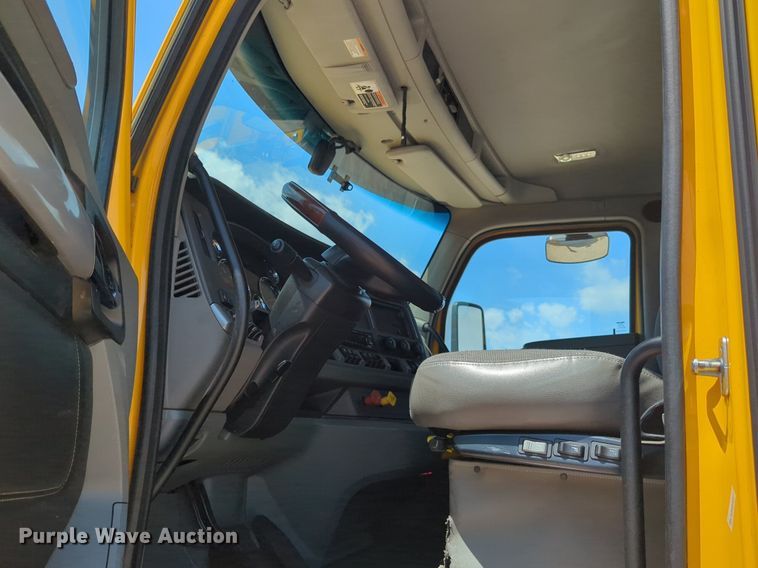 image for item NG9819 2020 Kenworth  T680 semi truck