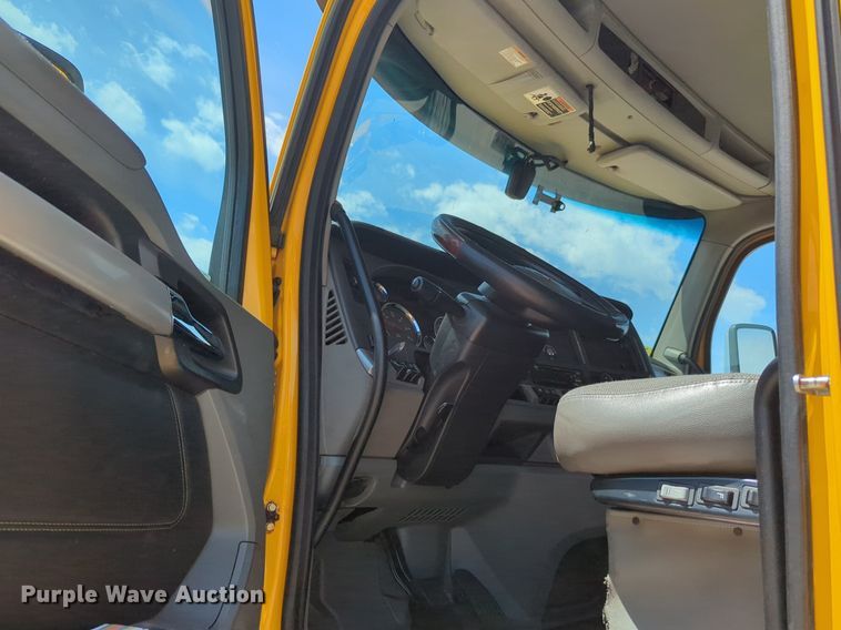 image for item NG9819 2020 Kenworth  T680 semi truck