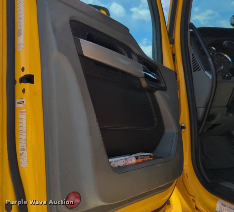 image for item NG9819 2020 Kenworth  T680 semi truck