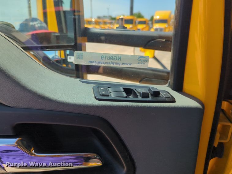 image for item NG9819 2020 Kenworth  T680 semi truck