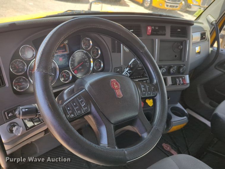image for item NG9819 2020 Kenworth  T680 semi truck