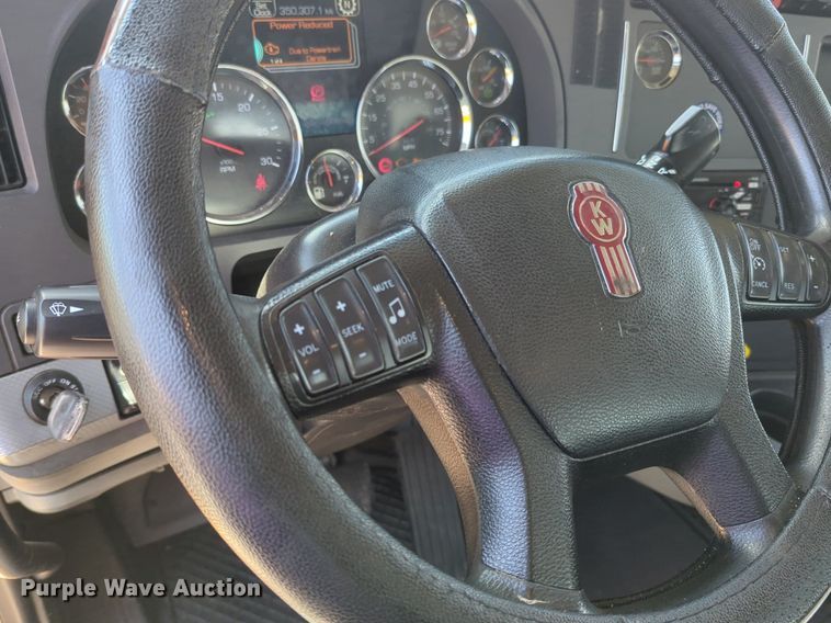 image for item NG9819 2020 Kenworth  T680 semi truck