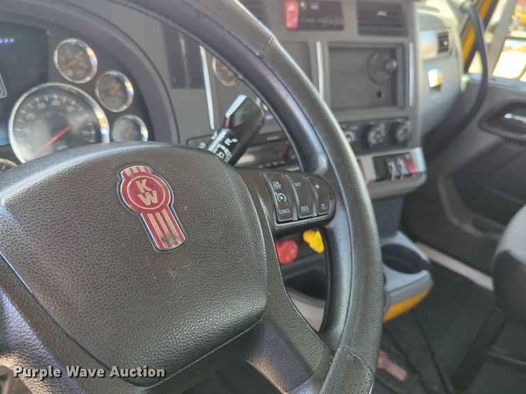 image for item NG9819 2020 Kenworth  T680 semi truck