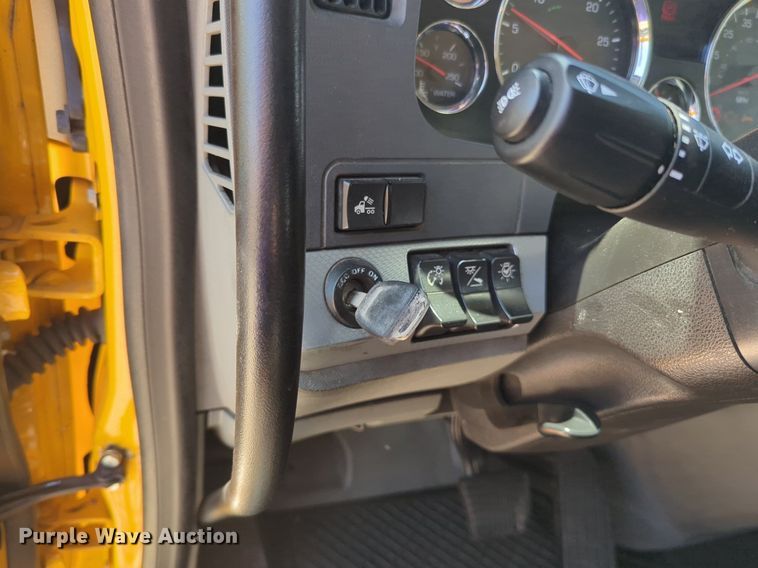 image for item NG9819 2020 Kenworth  T680 semi truck