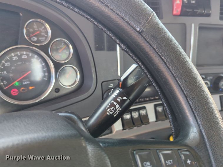 image for item NG9819 2020 Kenworth  T680 semi truck