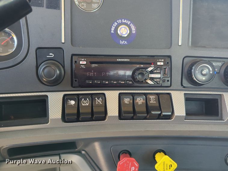 image for item NG9819 2020 Kenworth  T680 semi truck