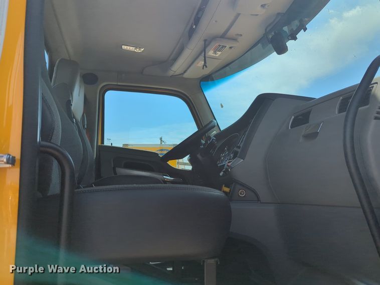 image for item NG9819 2020 Kenworth  T680 semi truck