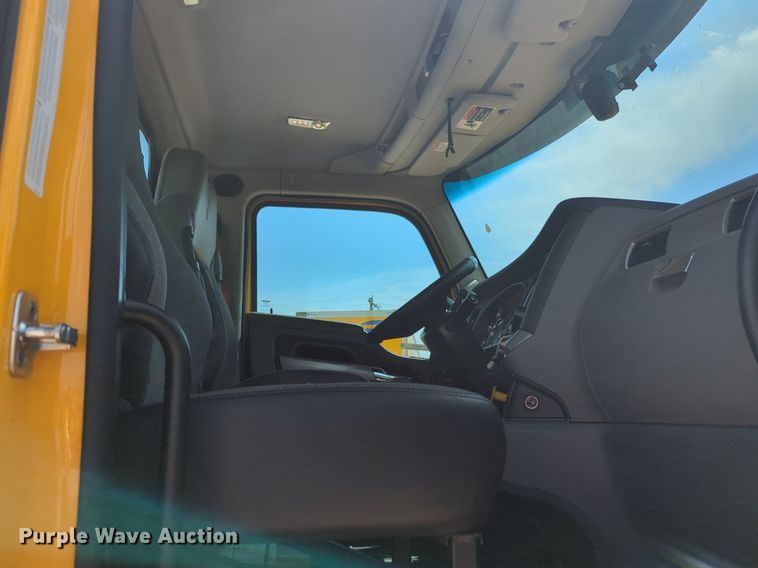 image for item NG9819 2020 Kenworth  T680 semi truck