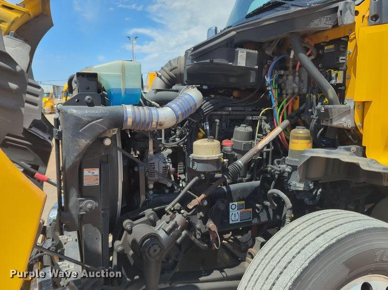 image for item NG9819 2020 Kenworth  T680 semi truck