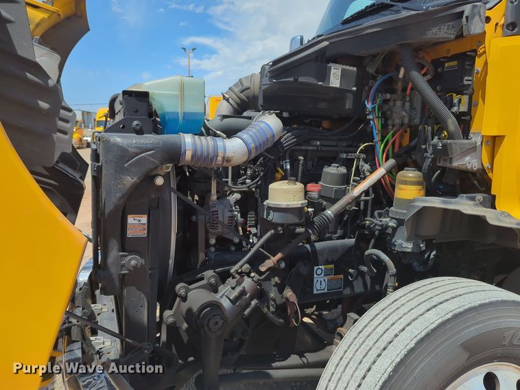 image for item NG9819 2020 Kenworth  T680 semi truck