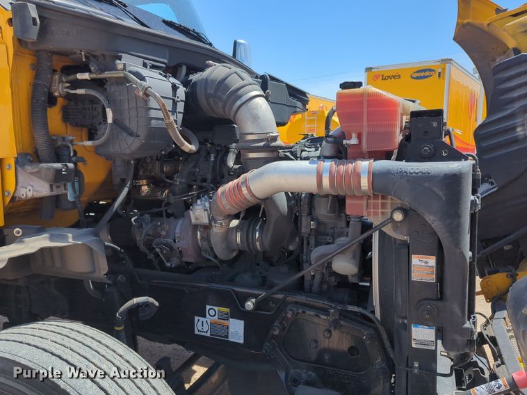 image for item NG9819 2020 Kenworth  T680 semi truck