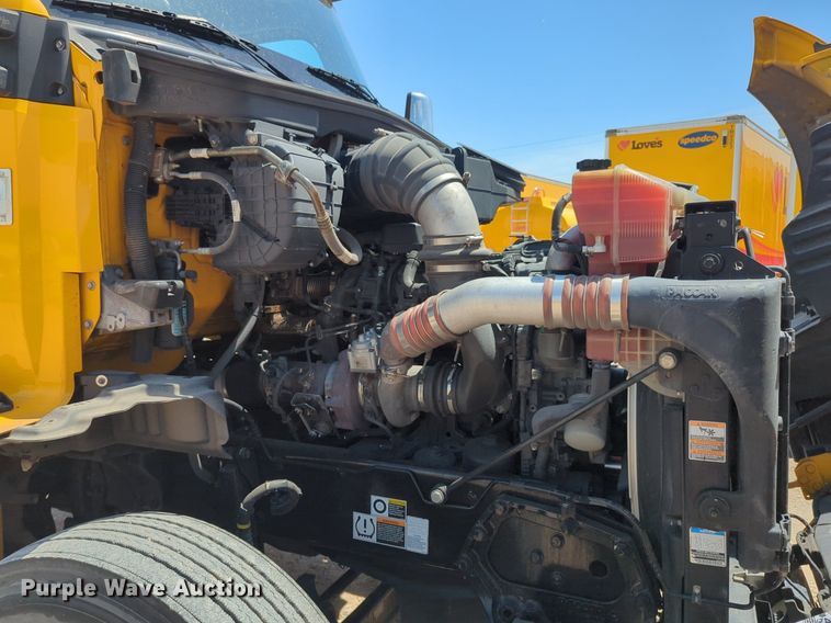 image for item NG9819 2020 Kenworth  T680 semi truck