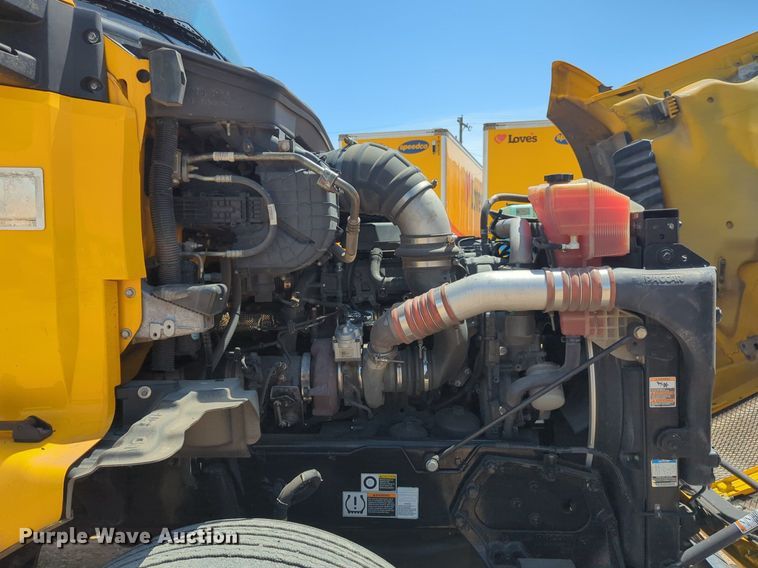 image for item NG9819 2020 Kenworth  T680 semi truck