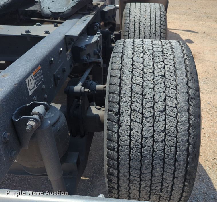 image for item NG9819 2020 Kenworth  T680 semi truck