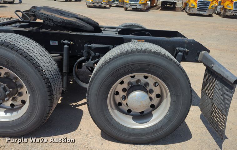 image for item NG9819 2020 Kenworth  T680 semi truck