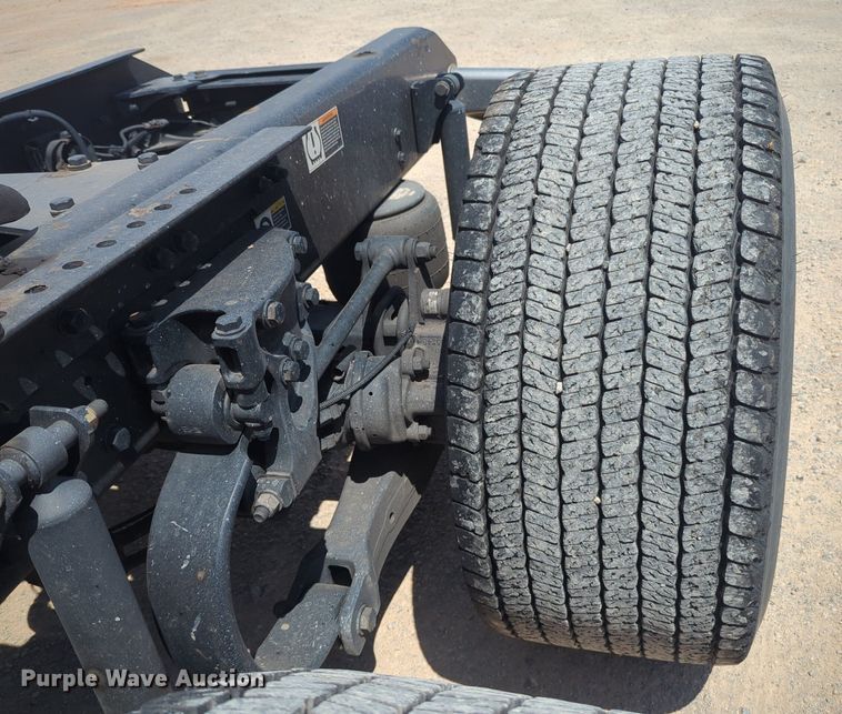 image for item NG9819 2020 Kenworth  T680 semi truck