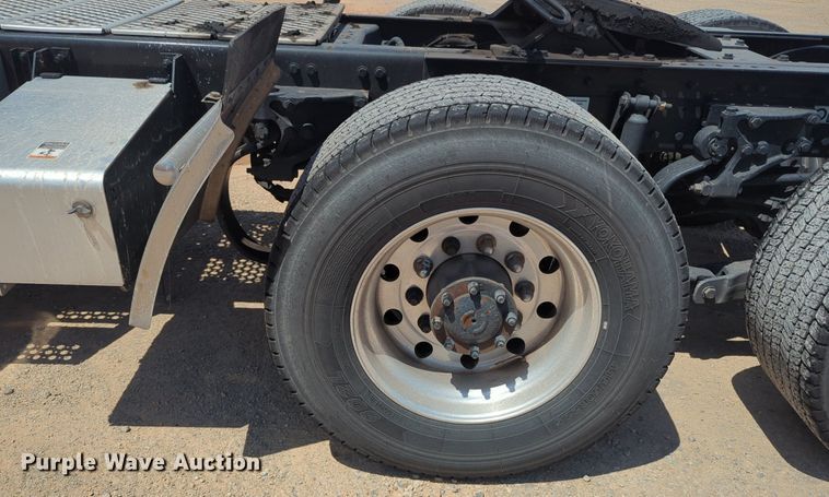 image for item NG9819 2020 Kenworth  T680 semi truck