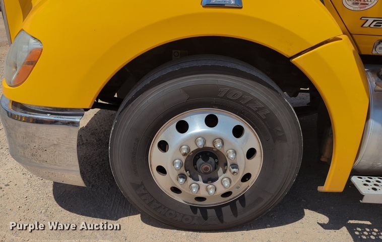 image for item NG9819 2020 Kenworth  T680 semi truck