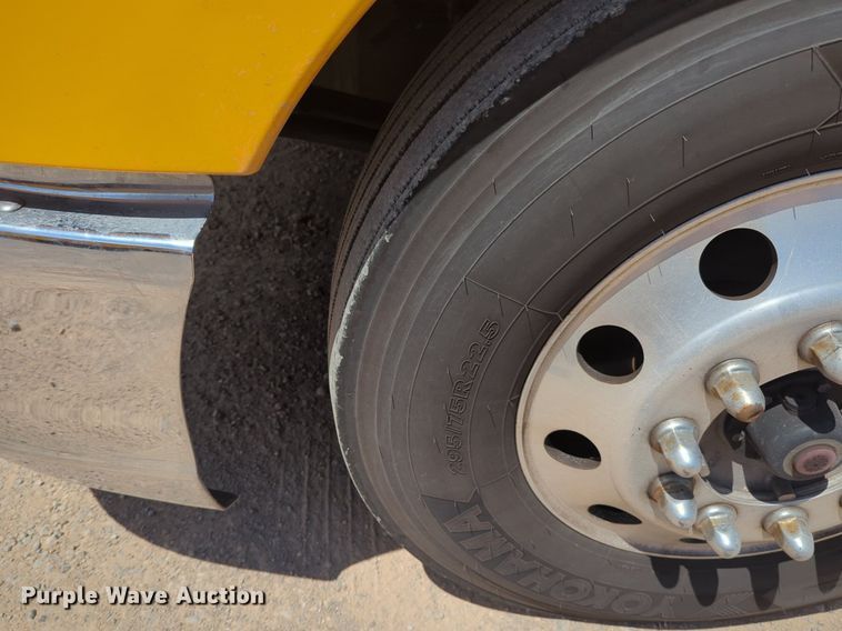 image for item NG9819 2020 Kenworth  T680 semi truck