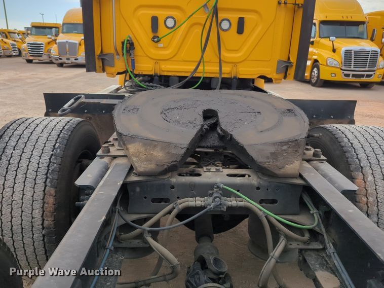 image for item NG9821 2021 Freightliner  Cascadia 126 semi truck