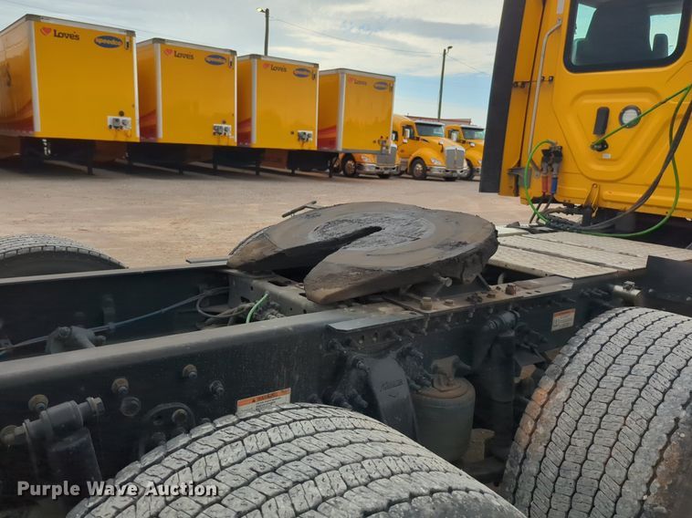 image for item NG9821 2021 Freightliner  Cascadia 126 semi truck