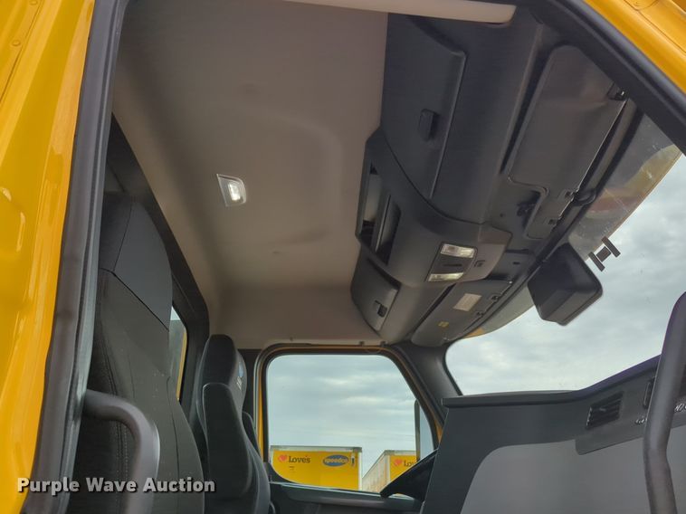 image for item NG9821 2021 Freightliner  Cascadia 126 semi truck