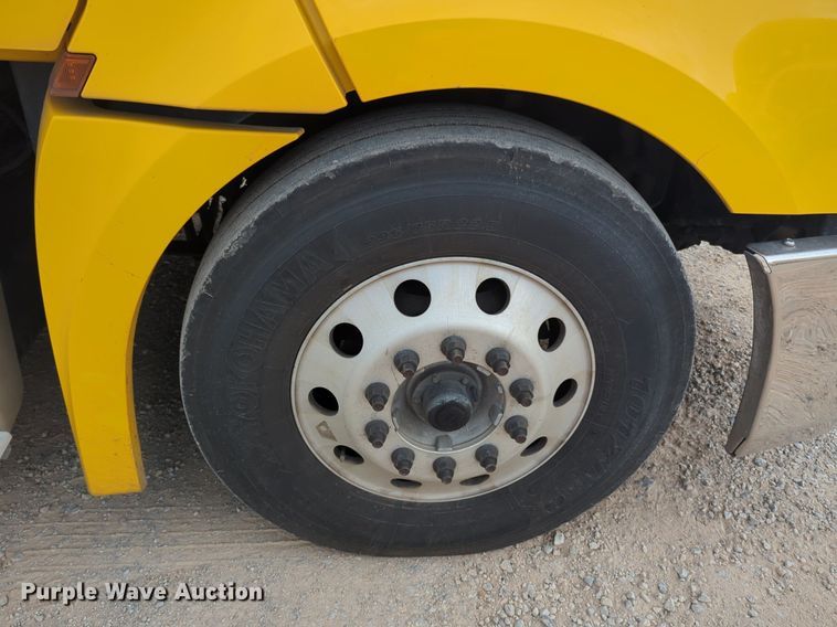 image for item NG9821 2021 Freightliner  Cascadia 126 semi truck